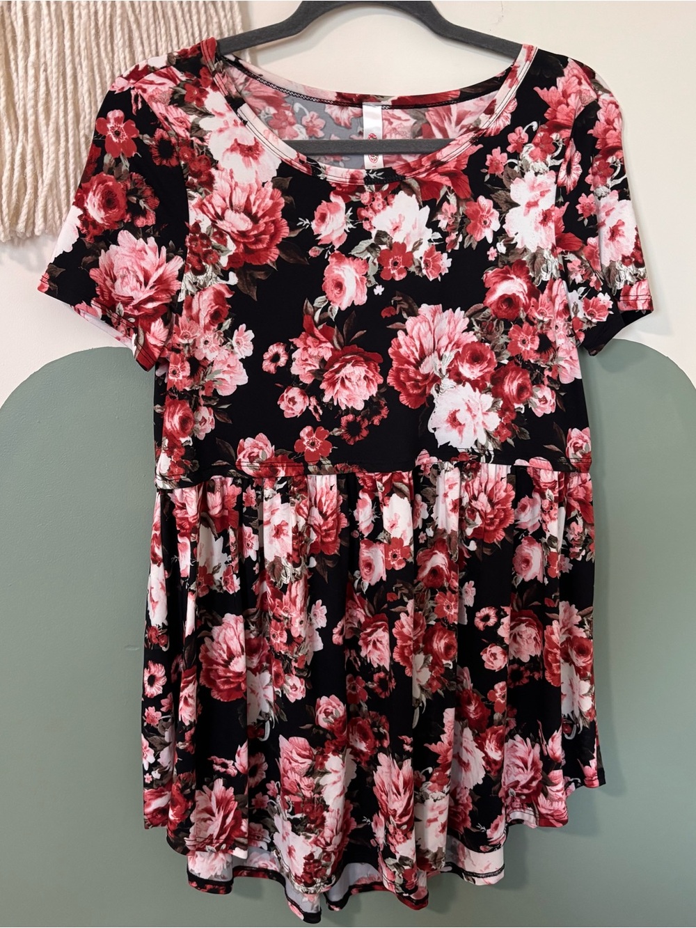 Floral Peplum Short-Sleeve mini dress - Black and Pink